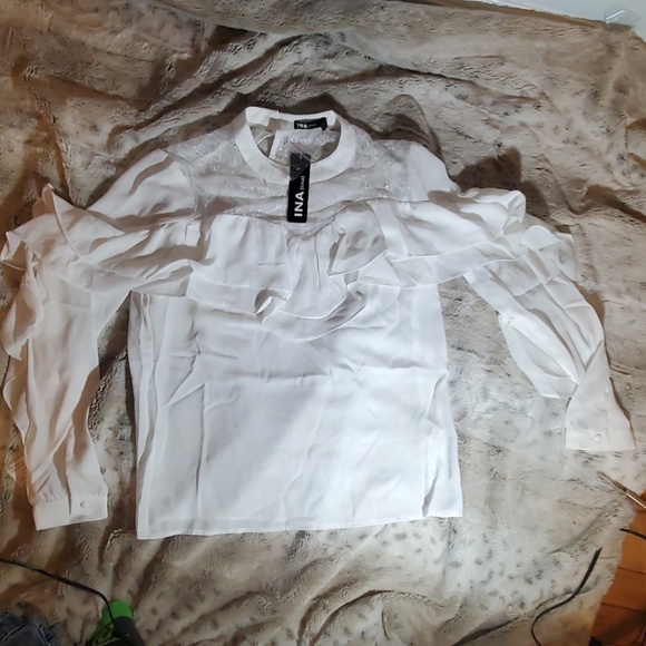 ***LAST ONE!!!*** White ruffles and lace blouse - Picture 4 of 5